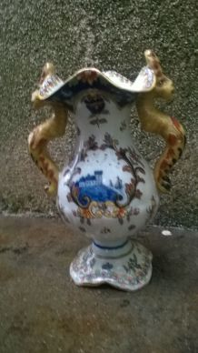 Vase en faience ancienne 
