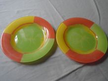 2 assiettes en verre flashy