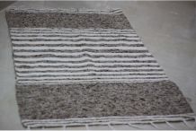 Tapis  fait main en laine marron rayures en blanc