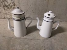 Cafetières en tôle émaillée années 50