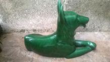 Chien en faience verte