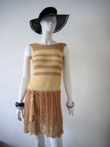 Petite robe en crochet macramé vintage 60's