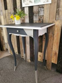 Petite table d'appoint 