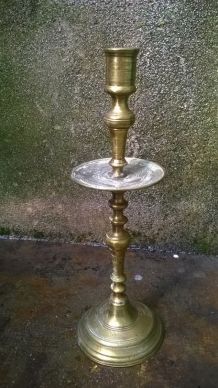 Bougeoir oriental en bronze