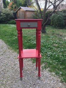 sellette , table d'appoint , bois peint  rouge 