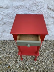 sellette , table d'appoint , bois peint  rouge 