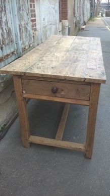 Table de ferme en noyer époque fin XVIII