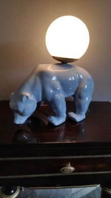 grande lampe ours en céramique bleue et globe opaline blanc