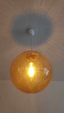 Suspension globe verre bullé ambré vintage