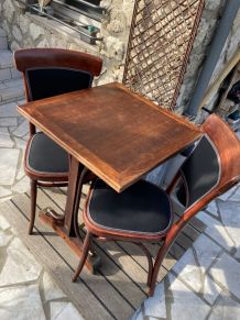 Table bistrot et ses chaises Thonet