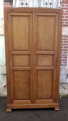 ancienne armoire an sapin