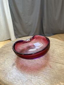 Coupe verre couleur violet rouge