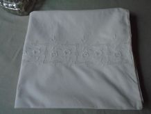 Taie/housse en coton brodé
