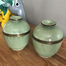 Paire de pots couverts céladon 