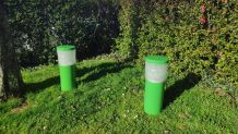 bornes éclairage de jardin vertes  métal et verre holophane