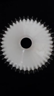 Suspension plate en verre opaline mat avec colllerette 