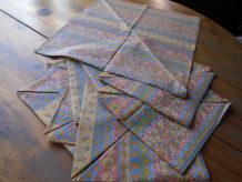 9 serviettes de table