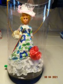 Ancienne poupée folklorique Paris années 60