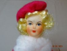Jolie skieuse, poupée de collection ancienne des années 60