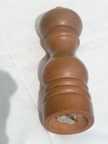 moulin a poivre PEUGEOT frères vintage  en bois