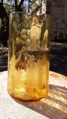 Carafe broc verre transparent jaune  gravée vintage