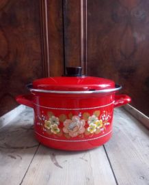  jolie cocotte/marmite en tôle émaillée rouge 
