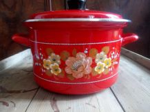  jolie cocotte/marmite en tôle émaillée rouge 