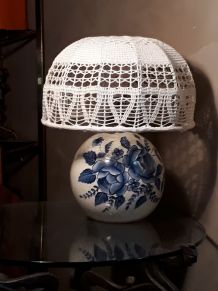 lampe porcelaine peint a la main  ,vernis et  craqueler  ,ab