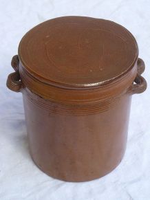 pot en grès ancien avec couvercle