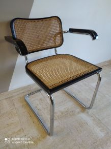 Chaise avec accoudoirs année 70 design Marcel Breuer 