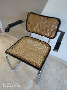 Chaise avec accoudoirs année 70 design Marcel Breuer 