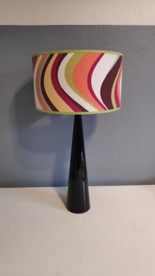 lampe pied acier laqué noir design et abat-jour imprimé 