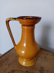 Pichet céramique émaillée jaune moutarde