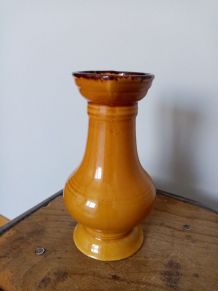 Pichet céramique émaillée jaune moutarde