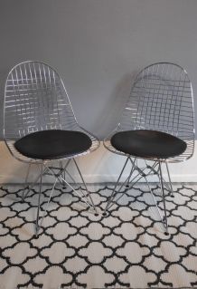 chaises design en métal chromé et assise en skai noir