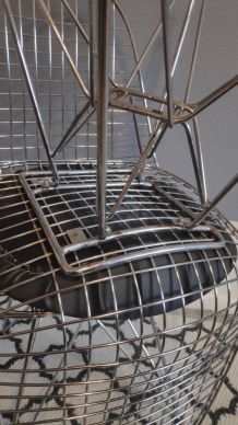 chaises design en métal chromé et assise en skai noir