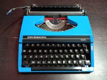 Machine à écrire Sperry Rand Remington 1020 de couleur bleue