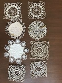 Ensemble de 8 petits napperons ecru