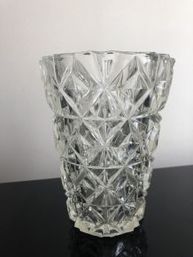 Vase taille diamant, verre épais