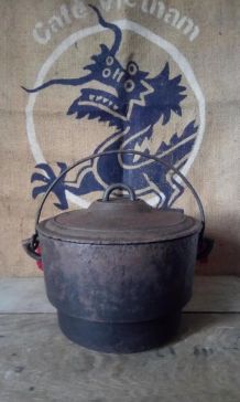 Ancien chaudron en fonte 
