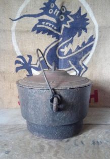 Ancien chaudron en fonte 