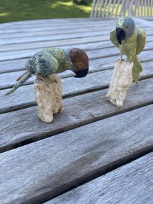 Couple de perroquet en pierres