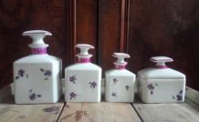 Ancien ensemble de toilette en porcelaine de Limoges 