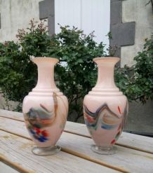 Jolie paire de vases en verre opaline 