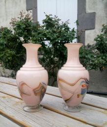 Jolie paire de vases en verre opaline 