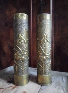 Paire de douilles d'obus sculptées (Art des tranchées)