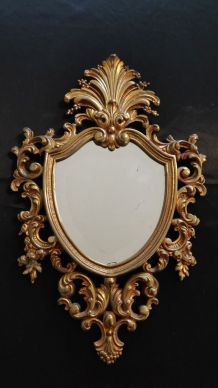 miroir rocaille en métal doré