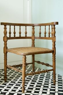 Fauteuil canné d'angle en bois naturel