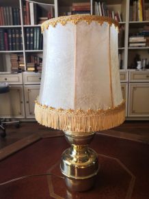 Lampe à poser, en cuivre, abat jour en peau 