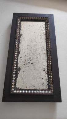 miroir long en bois marron et décor à feuilles dorées